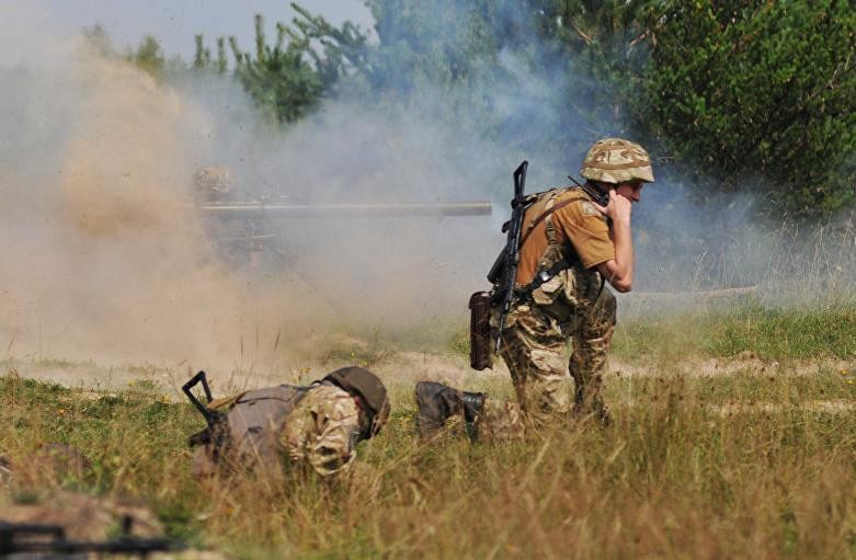 Quân Chính phủ Ukraine tấn công lực lượng ly khai miền đông (Ảnh: QQ). Quân Chính phủ Ukraine tấn công lực lượng ly khai miền đông (Ảnh: QQ).