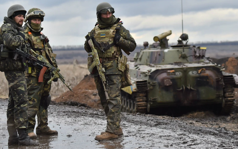 Quân đội Ukraine triển khai ở miền đông tấn công khu vực do lực lượng ly khai kiểm soát (Ảnh: QQ). Quân đội Ukraine triển khai ở miền đông tấn công khu vực do lực lượng ly khai kiểm soát (Ảnh: QQ).