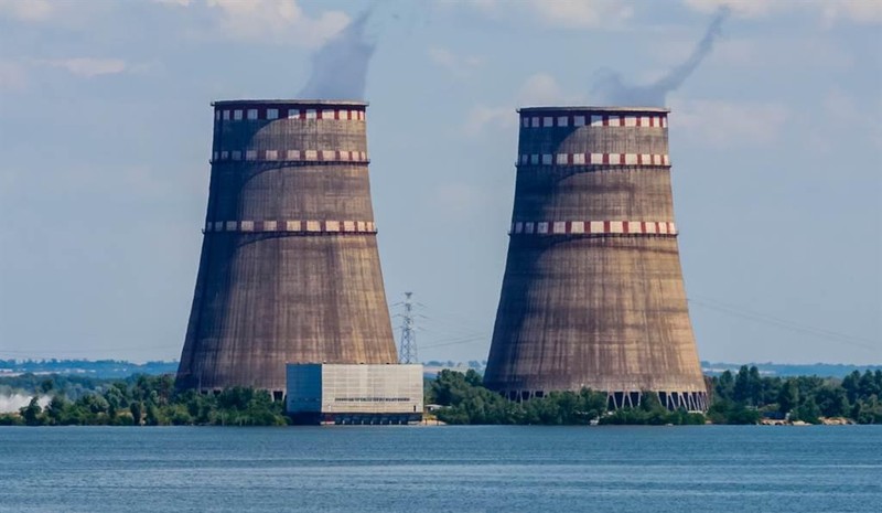 Các tháp làm lạnh của Nhà máy điện hạt nhân Zaporozhye (Ảnh: shutterstock).