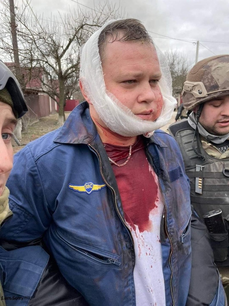 Thiếu tá Krasnoyastev, phi công át chủ bài của Nga bị bắt sau khi chiếc máy bay chiến đấu Su-34 của anh ta bị bắn rơi hôm 5/3 (Ảnh: Twitter).