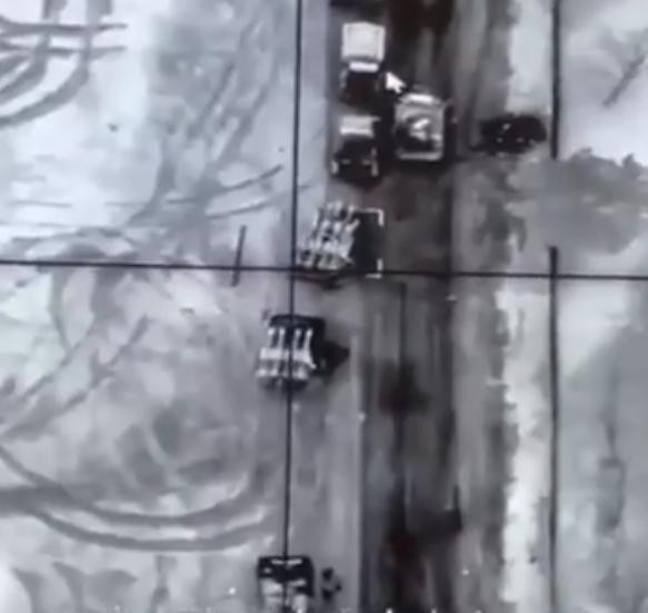 Dàn tên lửa Buk của Nga bị UAV TB-2 Bayraktar Ukraine khóa mục tiêu trước khi tấn công (Ảnh: Sohu). Dàn tên lửa Buk của Nga bị UAV TB-2 Bayraktar Ukraine khóa mục tiêu trước khi tấn công (Ảnh: Sohu).