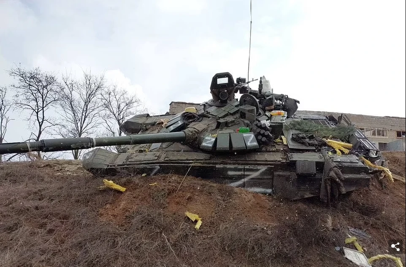 Hình ảnh xe tăng Nga trúng tên lửa do Ukraine công bố (Ảnh: QQ). Hình ảnh xe tăng Nga trúng tên lửa do Ukraine công bố (Ảnh: QQ).