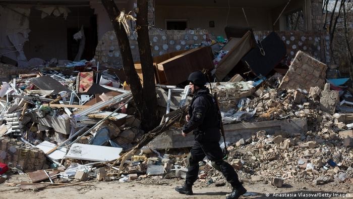 Thành phố Kiev bị tàn phá nặng nề sau 1 tháng chiến tranh (Ảnh: Getty).