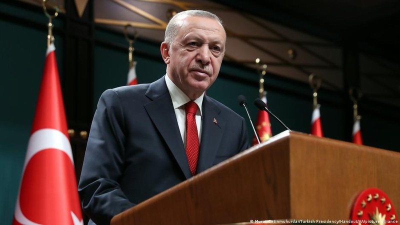 Tổng thống Erdogan phát biểu khi tiếp hai đoàn đại biểu (Ảnh: AP).