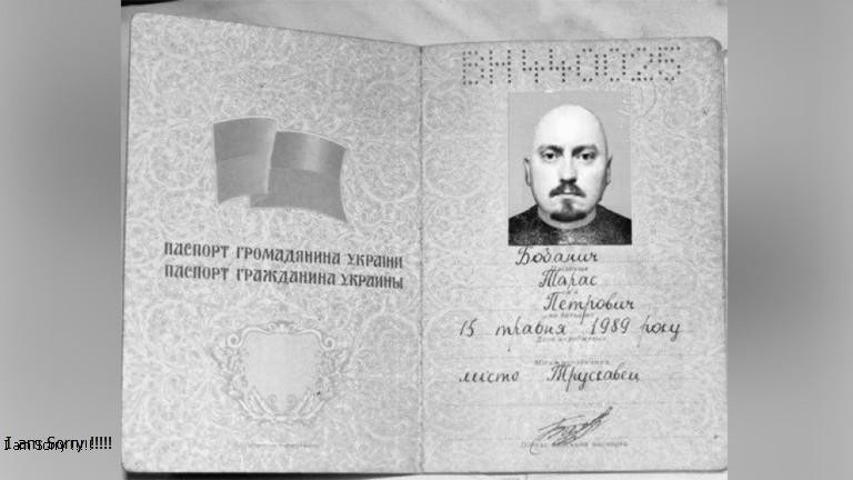 Hộ chiếu thu được trên thi thể được cho là Taras Bobanich. Hộ chiếu thu được trên thi thể được cho là Taras Bobanich.