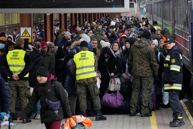 Ukraine đang gấp rút sơ tán dân khỏi khu vực miền Đông để chuẩn bị cho trận đánh lớn. Ukraine đang gấp rút sơ tán dân khỏi khu vực miền Đông để chuẩn bị cho trận đánh lớn.