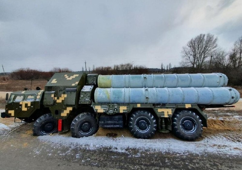 Mỹ đã yêu cầu Slovakia chuyển giao tên lửa phòng không S-300 trong kho cho Ukraine để đổi lấy Patriot của Mỹ. Mỹ đã yêu cầu Slovakia chuyển giao tên lửa phòng không S-300 trong kho cho Ukraine để đổi lấy Patriot của Mỹ.