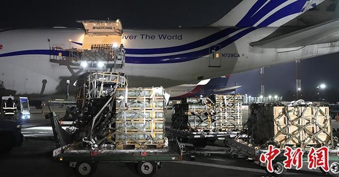 Mỹ và NATO liên tục viện trợ vũ khí với số lượng lớn cho Ukraine .