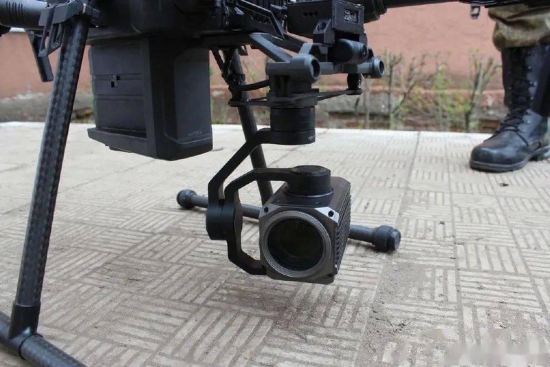 Quân đội Nga thu được UAV DJI của Ukraine lắp thiết bị trinh sát hồng ngoại. Quân đội Nga thu được UAV DJI của Ukraine lắp thiết bị trinh sát hồng ngoại.