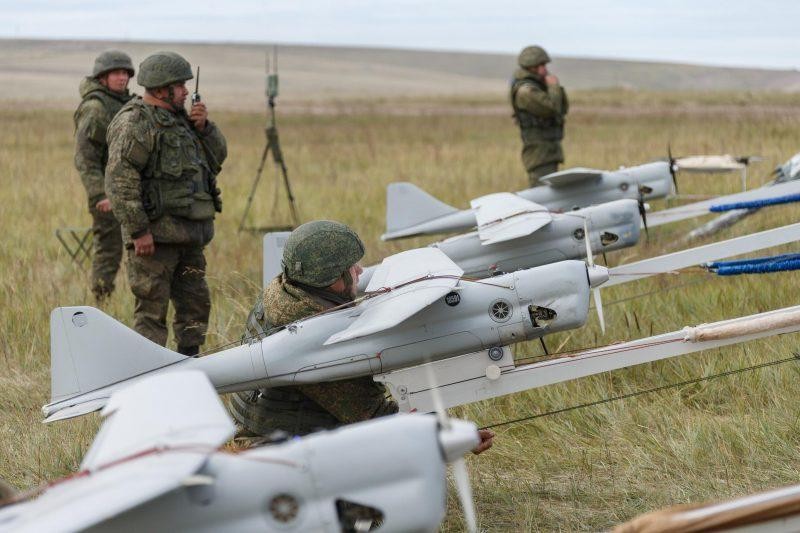 UAV Orlan-10 được Quân đội Nga sử dụng ở Ukraine. UAV Orlan-10 được Quân đội Nga sử dụng ở Ukraine.