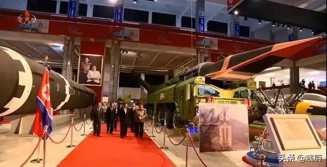 Tên lửa Hwasong-8 trưng bày tại Triển lãm Quốc phòng năm 2021. Tên lửa Hwasong-8 trưng bày tại Triển lãm Quốc phòng năm 2021.