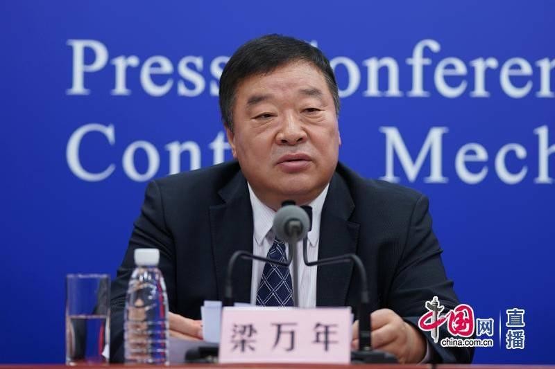 Ông Lương Vạn Niên, Tổ trưởng nhóm chuyên gia của Tổ lãnh đạo về Ứng phó và Xử lý dịch bệnh của Ủy ban Sức khỏe & Y tế Quốc gia Trung Quốc chủ trương tiếp tục Chính sách "Zero Covid". Ông Lương Vạn Niên, Tổ trưởng nhóm chuyên gia của Tổ lãnh đạo về Ứng phó và Xử lý dịch bệnh của Ủy ban Sức khỏe & Y tế Quốc gia Trung Quốc chủ trương tiếp tục Chính sách "Zero Covid".