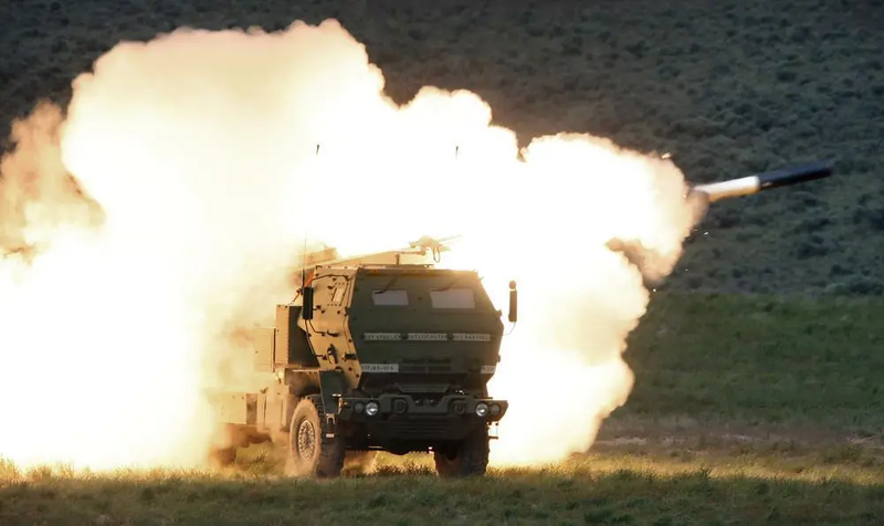Mỹ và Ukraine hy vọng các hệ thống HIMARS sẽ giúp ngăn cản hỏa lực pháo binh tầm xa của Nga (Ảnh: QQ). Mỹ và Ukraine hy vọng các hệ thống HIMARS sẽ giúp ngăn cản hỏa lực pháo binh tầm xa của Nga (Ảnh: QQ).