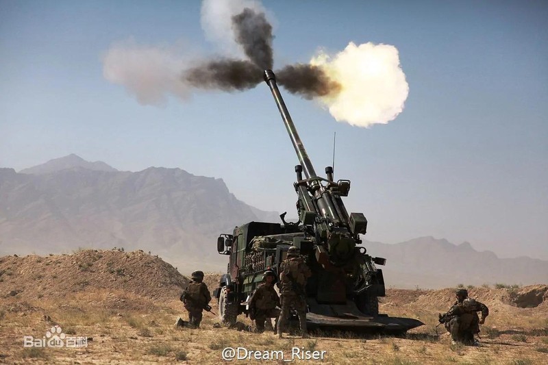 Pháo Caesar đang nhả đạn (Ảnh: Baidu). Pháo Caesar đang nhả đạn (Ảnh: Baidu).