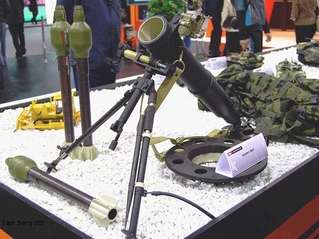 Cối 2B25 và đạn được trưng bày (Ảnh: QQ). Cối 2B25 và đạn được trưng bày (Ảnh: QQ).