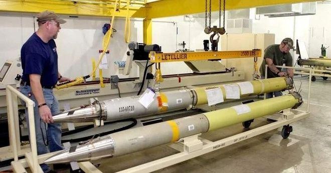 Hai loại dàn phóng M142 và M270 có thể sử dụng chung một loại đạn. Hai loại dàn phóng M142 và M270 có thể sử dụng chung một loại đạn.