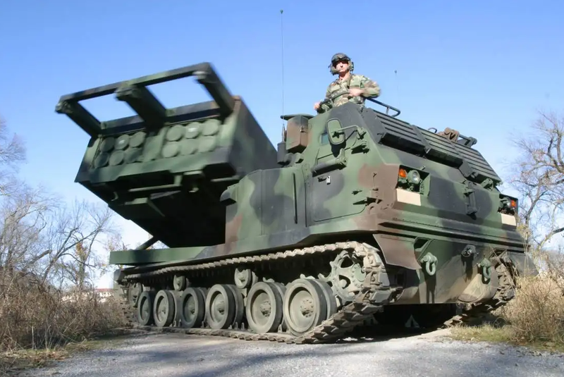 Dàn phóng M270 của Mỹ (Ảnh: Sina).