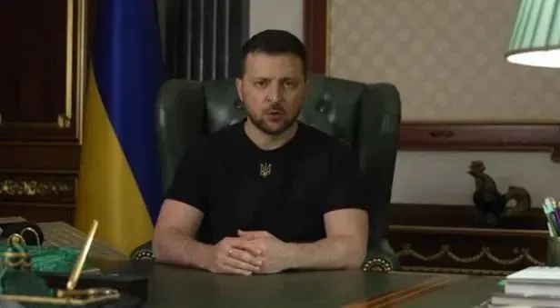 Ông Zelensky phát biểu trong video clip đăng trên trang web Tổng thống cáo buộc người bạn thân Bakanov phạm tội (Ảnh: IFeng). Ông Zelensky phát biểu trong video clip đăng trên trang web Tổng thống cáo buộc người bạn thân Bakanov phạm tội (Ảnh: IFeng).