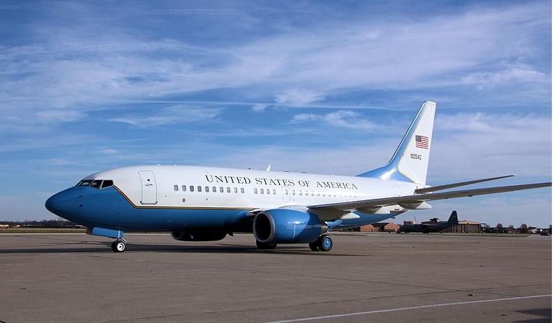 Chuyên cơ C-40C của bà Pelosi (Ảnh: Newtalk).