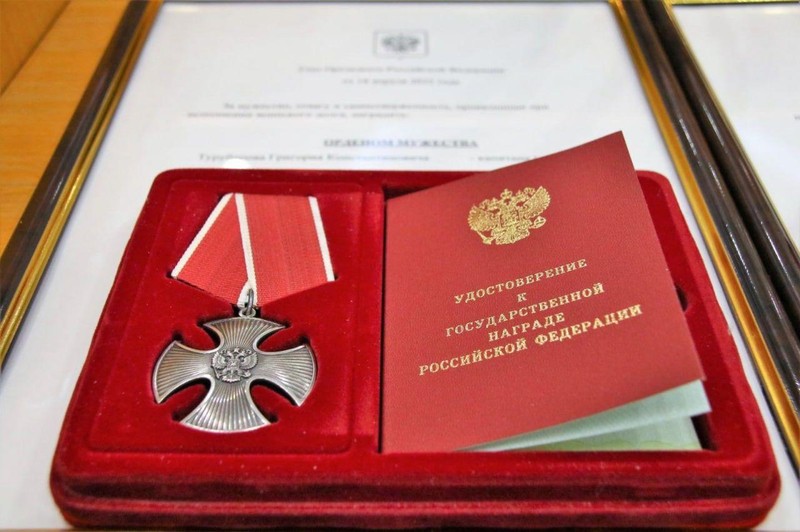 Ngày 22/8, Tổng thống Putin kí lệnh truy tặng Huân chương Dũng cảm của Nhà nước Nga cho Darya Dugina (Ảnh: Guancha). Ngày 22/8, Tổng thống Putin kí lệnh truy tặng Huân chương Dũng cảm của Nhà nước Nga cho Darya Dugina (Ảnh: Guancha).