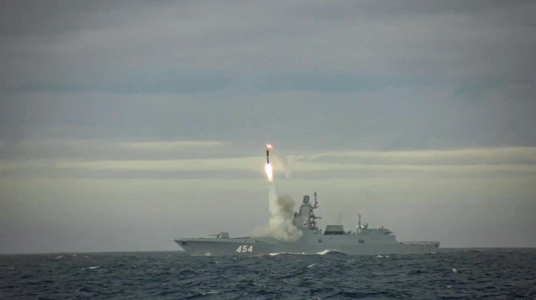 Nga phóng thử tên lửa Zircon từ tàu chiến trên biển Barents (Ảnh: Aljazeera). Nga phóng thử tên lửa Zircon từ tàu chiến trên biển Barents (Ảnh: Aljazeera).
