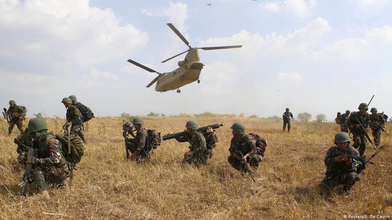 Quân đội Mỹ giúp huấn luyện quân đội Philippines theo Hiệp định phòng thủ chung (Ảnh: Reuters). Quân đội Mỹ giúp huấn luyện quân đội Philippines theo Hiệp định phòng thủ chung (Ảnh: Reuters).