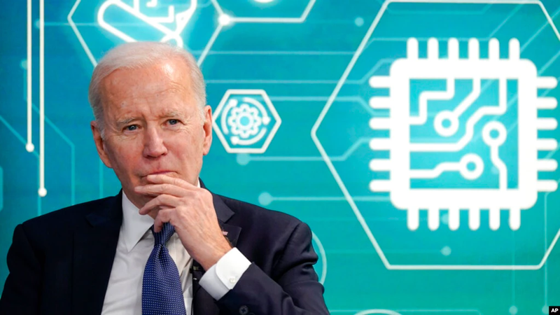 Ông Joe Biden ký ban hành Luật Chip là nhằm vào Trung Quốc (Ảnh: AP).