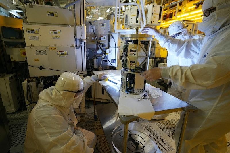 Sản xuất chip tại một Nhà máy của hãng Micron, Mỹ (Ảnh: Hk01).