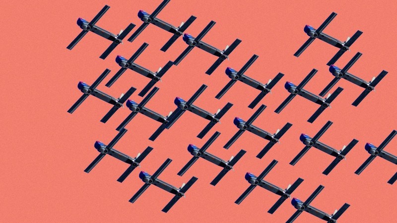 Các máy bay không người lái &quot;bầy ong&quot; được lập trình hoạt động theo đường bay riêng nhưng phối hợp với nhau (Ảnh: technologyreview).