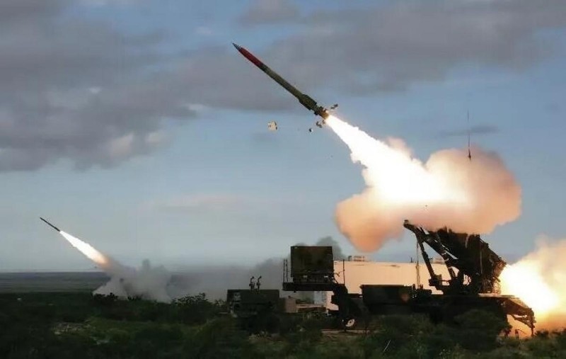 Hệ thống Patriot đang phóng tên lửa (Ảnh: Sina). Hệ thống Patriot đang phóng tên lửa (Ảnh: Sina).