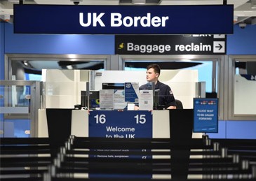 Trung Quốc phê phán biện pháp phòng dịch của Anh áp dụng đối với người Trung Quốc mang động cơ Chính trị (Ảnh: Creaders). Trung Quốc phê phán biện pháp phòng dịch của Anh áp dụng đối với người Trung Quốc mang động cơ Chính trị (Ảnh: Creaders).