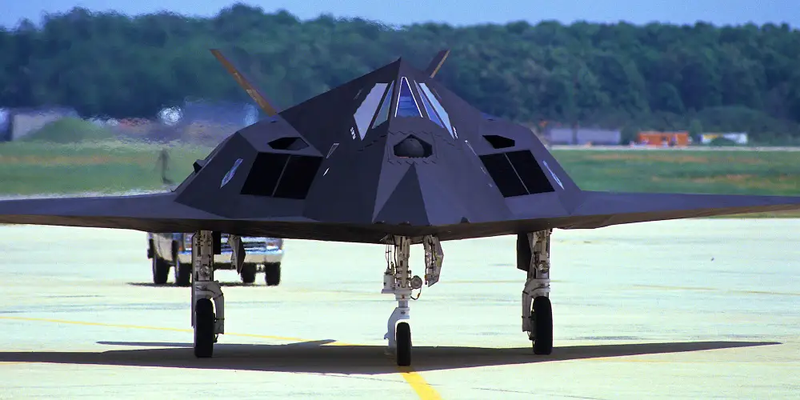 F-117 Nighthawk từ Mỹ tới Saudi Arab để tham gia Chiến dịch &quot;Bão táp Sa mạc&quot; 1990 (Ảnh: Getty).