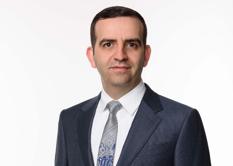 Ông Derar Islim, CEO của Công ty Genesis (Ảnh: Sina). Ông Derar Islim, CEO của Công ty Genesis (Ảnh: Sina).