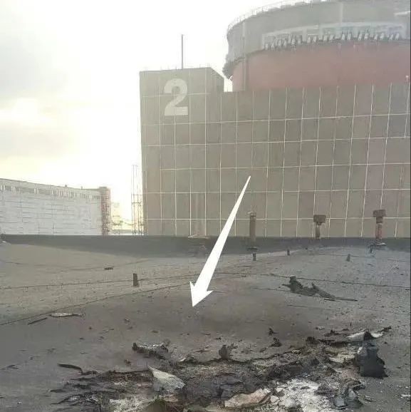 Đạn pháo rơi gần tổ máy số 2 của Nhà máy điện hạt nhân Zaporozhye (Ảnh: Zhihu).