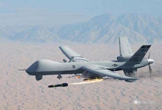 Máy bay không người lái MQ-9 Reaper phóng tên lửa (Ảnh: Sohu).