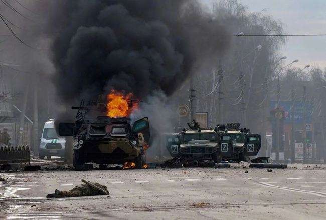 Sau một năm, quân đội hai bên Nga và Ukraine đều gánh chịu tổn thất nặng nề về người và vũ khí trang bị (Ảnh: Sohu). Sau một năm, quân đội hai bên Nga và Ukraine đều gánh chịu tổn thất nặng nề về người và vũ khí trang bị (Ảnh: Sohu).