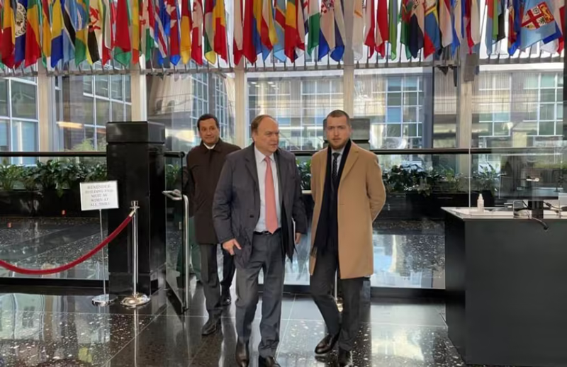 Ông Anatoly Antonov (giữa), Đại sứ Nga tại Mỹ (Ảnh: QQ).