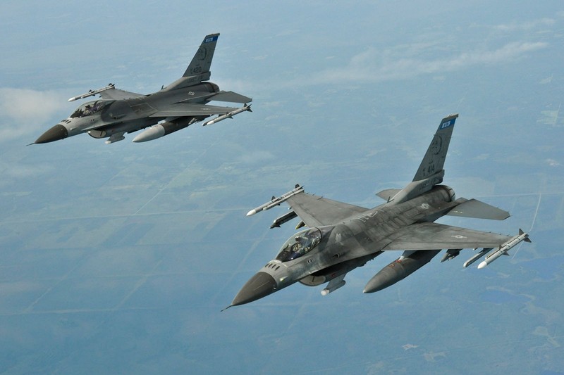 Mặc dù Ukraine yêu cầu nhưng cho đến nay Mỹ vẫn từ chối cung cấp chiến đấu cơ F-16 Fighting Falcon cho Ukraine (Ảnh: Reuters). Mặc dù Ukraine yêu cầu nhưng cho đến nay Mỹ vẫn từ chối cung cấp chiến đấu cơ F-16 Fighting Falcon cho Ukraine (Ảnh: Reuters).