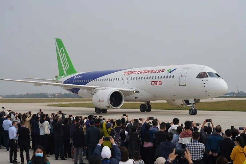 Trung Quốc hy vọng máy bay C919 được sản xuất hàng loạt sẽ phá vỡ sự lũng đoạn thị trường hàng không quốc tế của Boeing và Airbus (Ảnh: Sina). Trung Quốc hy vọng máy bay C919 được sản xuất hàng loạt sẽ phá vỡ sự lũng đoạn thị trường hàng không quốc tế của Boeing và Airbus (Ảnh: Sina).