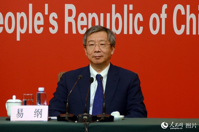 Ông Dịch Cương, Thống đốc Ngân hàng Nhân dân Trung Quốc: đồng nhân dân tệ vật lý sẽ cùng tồn tại song song với đồng nhân dân tệ kỹ thuật số trong một thời gian dài (Ảnh: people.cn). Ông Dịch Cương, Thống đốc Ngân hàng Nhân dân Trung Quốc: đồng nhân dân tệ vật lý sẽ cùng tồn tại song song với đồng nhân dân tệ kỹ thuật số trong một thời gian dài (Ảnh: people.cn).