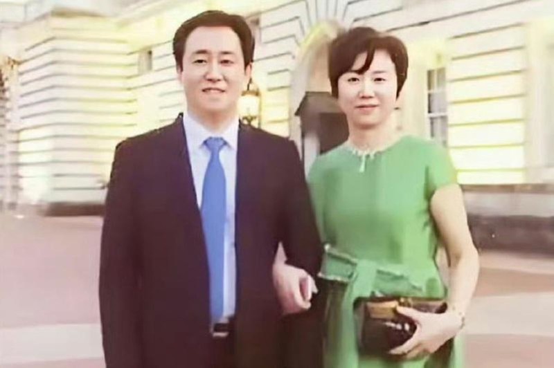 Vợ chồng tỷ phú Hứa Gia Ấn - Đinh Ngọc Mai (Ảnh: Sina). Hai vo chong.jpg