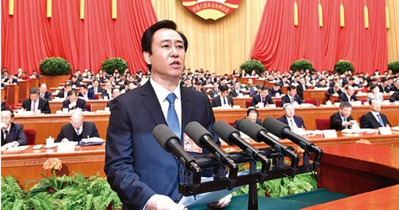 Ông Hứa Gia Ấn phát biểu tại một kỳ họp Hội nghị Chính Hiệp (Ảnh: Sina) Ong Hua tai Hoi nghi Chinh Hiep.jpg