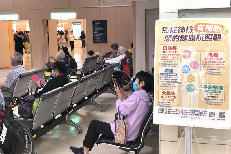 Lo sợ ung thư, ngày càng nhiều người Trung Quốc đổ xô đi chụp CT phổi (Ảnh: LTN). Do xo di chup cat lop phoi.jpg