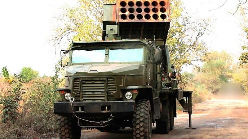 Hệ thống TOS-2 được đặt trên khung gầm bánh lốp (Ảnh: Topwar). TOS-2.jpg