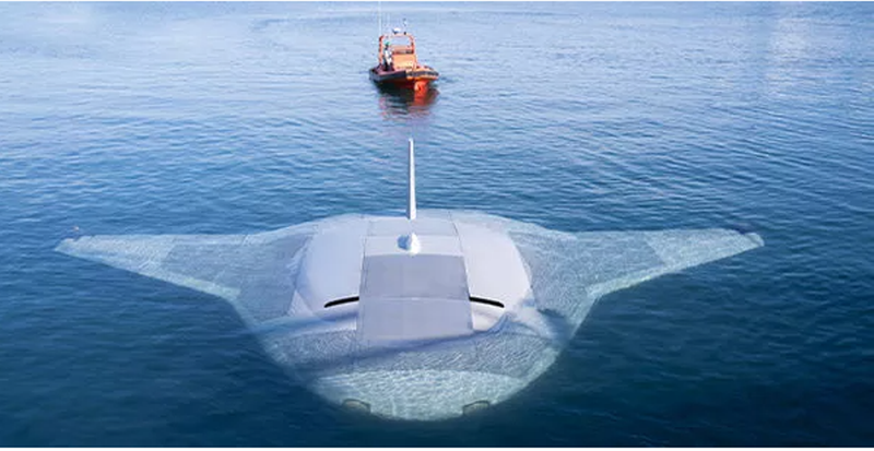 Manta Ray chạy thử nghiệm với tàu theo dõi phía sau (Ảnh: Thewarzone). Manta Ray chay thu nghiem.png