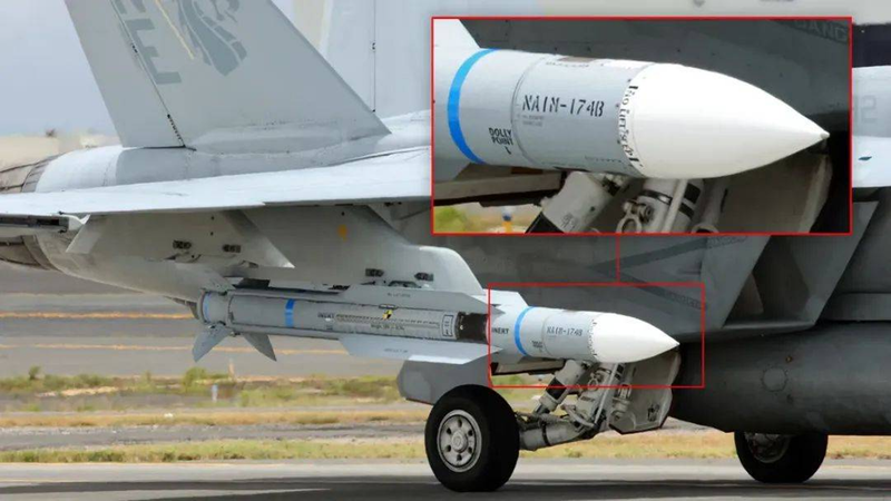 Cận cảnh tên lửa NAIM-174B treo dưới cánh F/A-18 Super Hornet (Ảnh: Sohu). truyen thong My dua tin.png