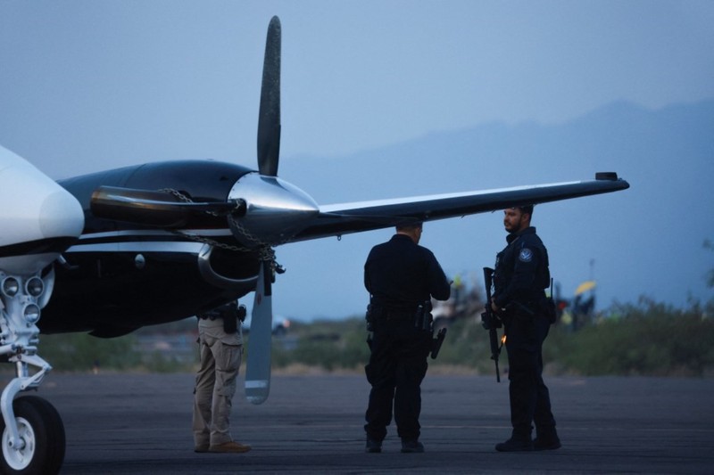 Máy bay riêng của "El Mayo" bị FBI lừa hạ cánh xuống El Paso, Texas (Ảnh: Singtao). May bay cho hai trum ma tuy.jpg
