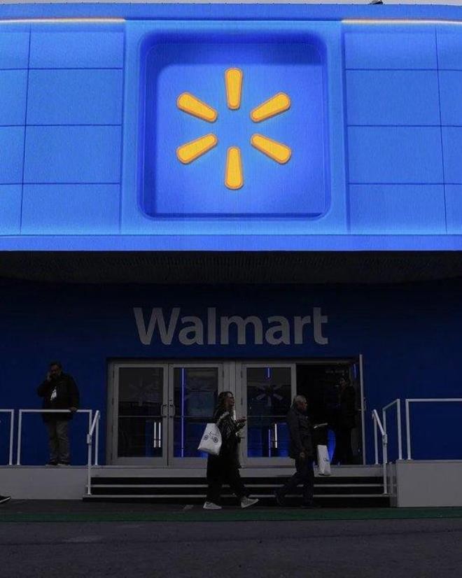Tập đoàn Walmart 11 năm liên tục đứng đầu danh sách. Walmart dan dau.jpg