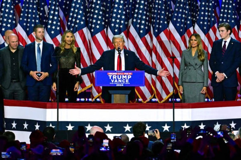 Ông Trump tuyên bố thắng cử đêm 5/11 trước những người ủng hộ (Ảnh: Sohu) Ong Trump tuyen bo thang cu.jpg