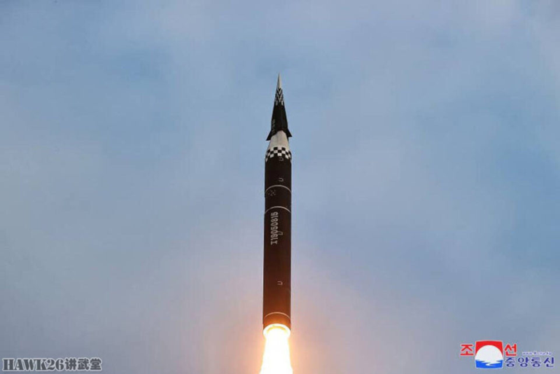 Tên lửa Hwasong-16B rời bệ phóng. Ảnh: KCNA.